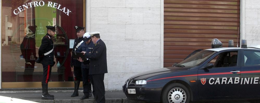 Il sequestro di un centro massaggi a Monza - foto d’archivio