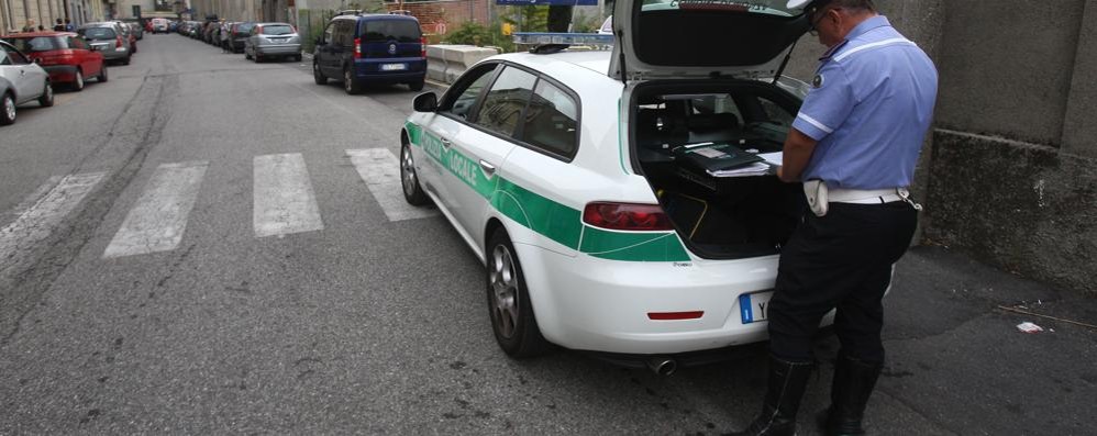 Un agente della polizia locale di Monza