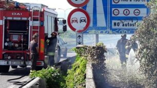 I vigili del fuoco impegnati a Carate