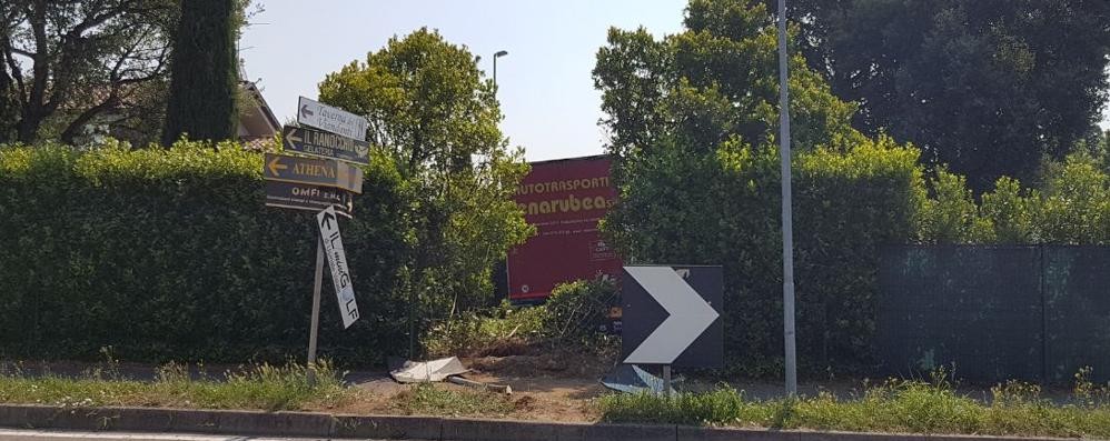 Lesmo, incidente camion via Ratti