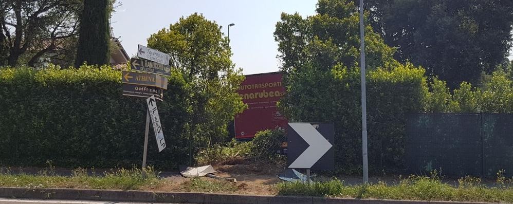 Lesmo, incidente camion via Ratti