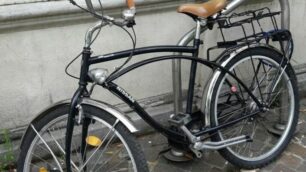 La bici che il 41enne ha tentato di rubare