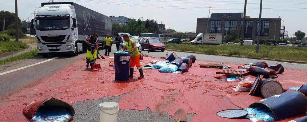 Agrate incidente fusti pomodoro concentrato