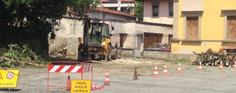 Arcore: demolizione ex cinema Centrale in via IV Novembre