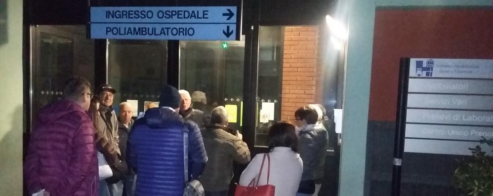 Coda al Poliambulatorio di Carate