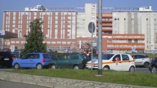 Automobilisti, occhio alla truffa dello specchietto in zona ospedale
