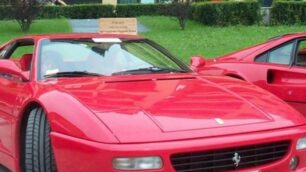 Ferrari in largo Repubblica a Vedano al Lambro