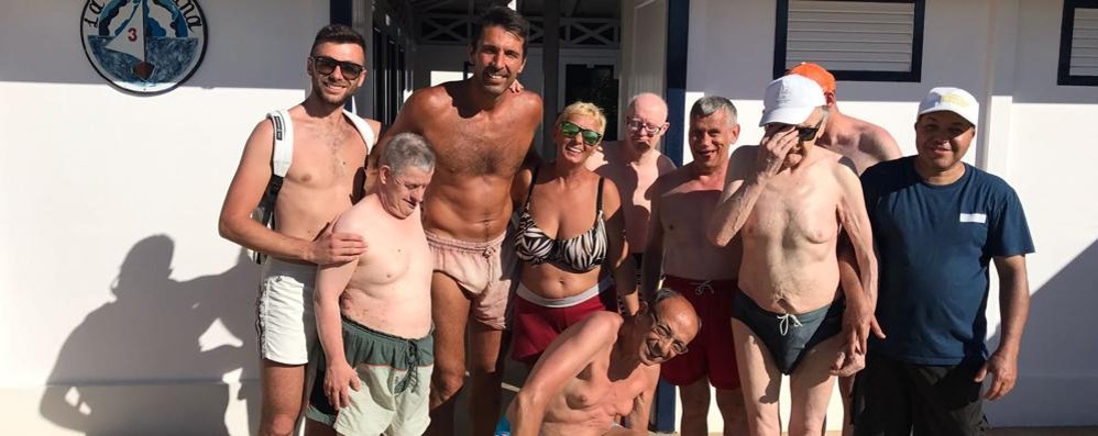 Gigi Buffon con i seregnesi