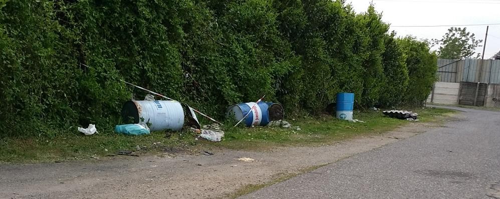 Monza polizia locale indagini fusti via Tevere