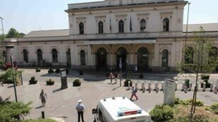 La stazione di Monza con il presidio della polizia locale