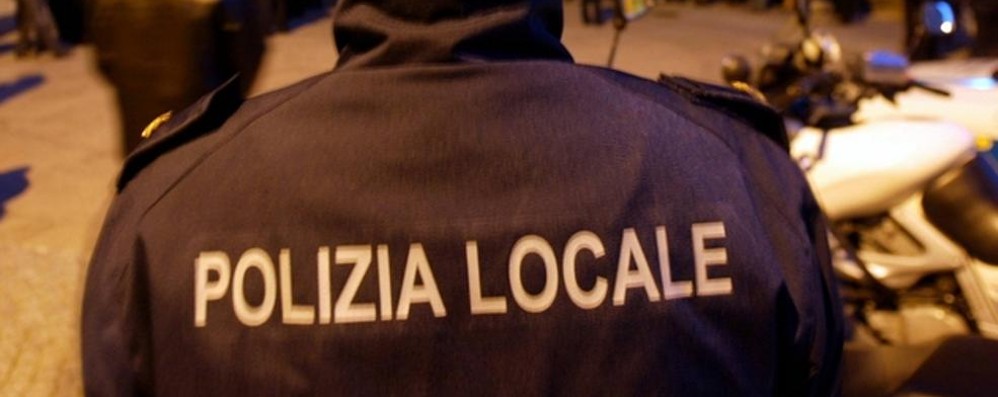 Un agente della polizia locale