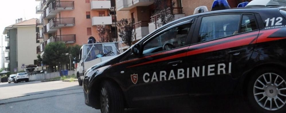 Una macchina dei carabinieri: sono state denunciati nuovi tentativi di truffa