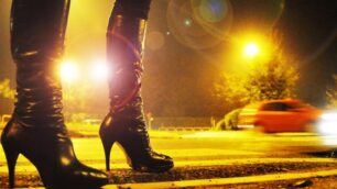 Occhio a fermarsi anche solo a parlare con le prostitute. A Nova Milanese si rischia una multa