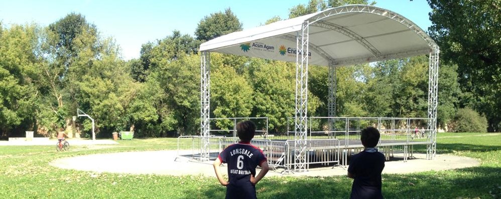 Villasanta il nuovo palco nel parco