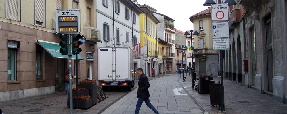 Seregno - Il varco della Ztl di piazza Roma