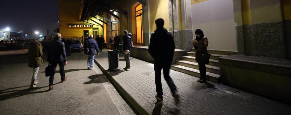 L’ingresso secondario della stazione di Monza, da piazza Castello