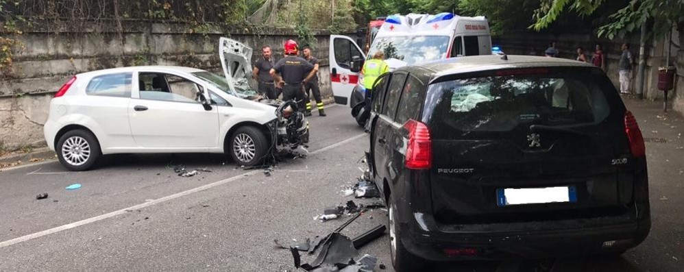 Le auto incidentate in via Toniolo