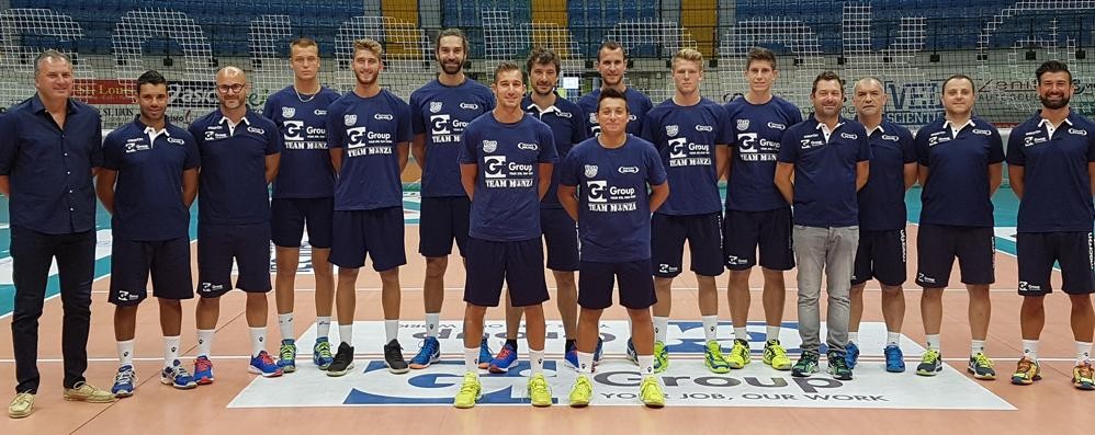 Foto di gruppo per la nuova squadra