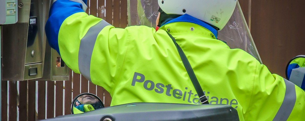 Un postino di Poste italiane