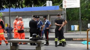 Militari e soccorritori in stazione a Desio