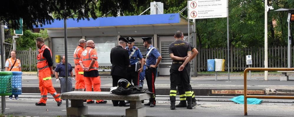 Militari e soccorritori in stazione a Desio