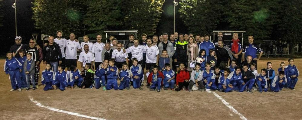 I partecipanti alla partita benefica ad Albiate