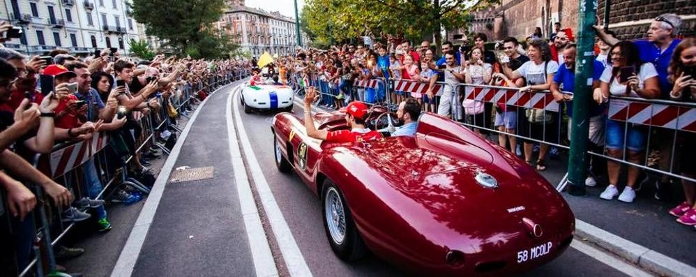 Gp d'Italia 2017: Milano Drivers' Parade, la parata dei piloti su auto storiche a Milano (Foto Scuderia Ferrari su Facebook)