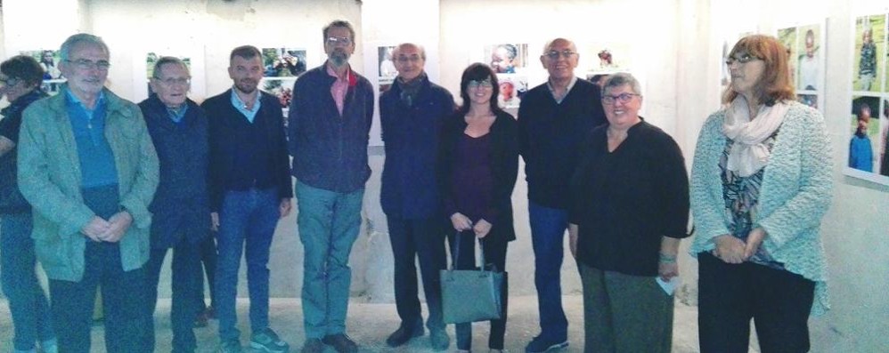 L’inaugurazione della mostra. A destra il sindaco Concetta Monguzzi. Gianni Radaelli è il terzo da destraFoto Alessandra Sala
