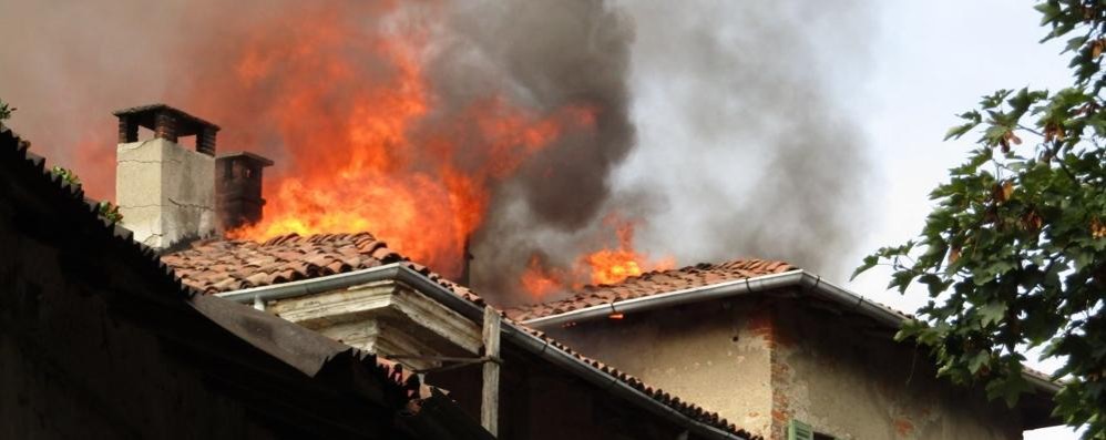 meda incendio villa antona traversi 4 settembre