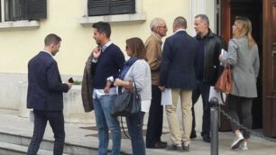I consiglieri della Lega Nord davanti al municipio