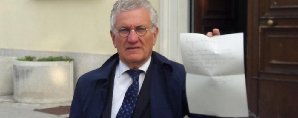 Dimissioni consiglieri Seregno: Tiziano Mariani mostra la lettera