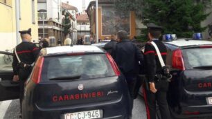 Il dirigente comunale Franco Greco caricato su un’auto dei carabinieri. È stato interdetto dall’incarico.