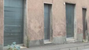 Un particolare dello stabile di via IV Novembre che ospite i 18 profughi