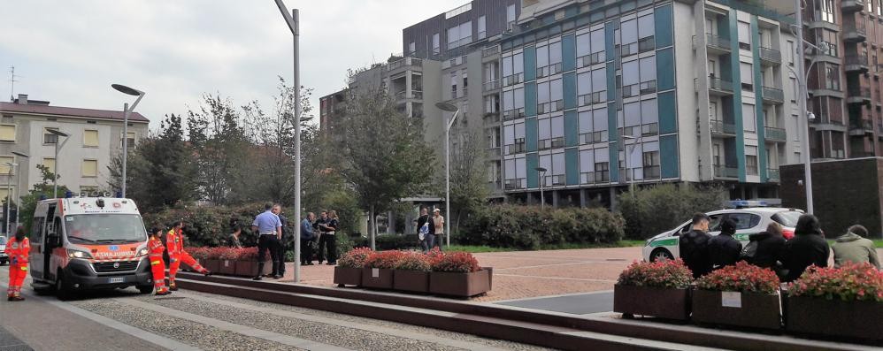 Seregno, la scena della rissa in piazza Risorgimento