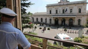 Il presidio della polizia locale in stazione a Monza