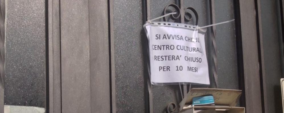 Macherio, l'avviso di chiusura sul centro culturale di Bareggia