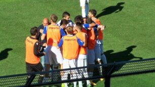 Calcio, Seregno: l'esultanza dopo la prima rete di Artaria