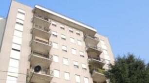 Carate: abitazione furto