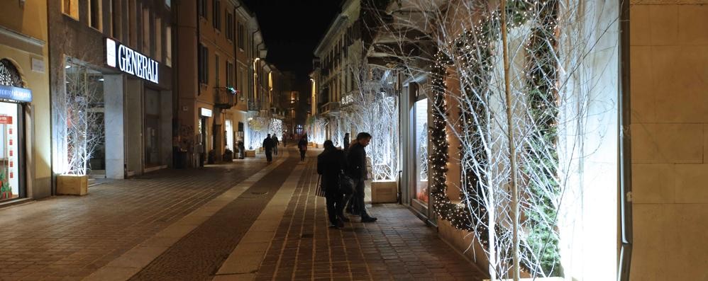 Monza atmosfera natalizia in via Carlo Alberto