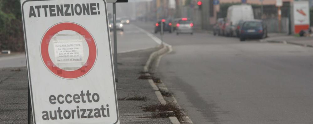 MONZA MONZA BLOCCO TRAFFICO PER INQUINAMENTO