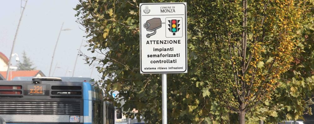 Monza Avviso controllo semaforico