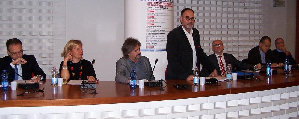La presentazione del nuovo codice antimafia avvenuta a Seregno: la senatrice Ricchiuti è la seconda da sinistra
