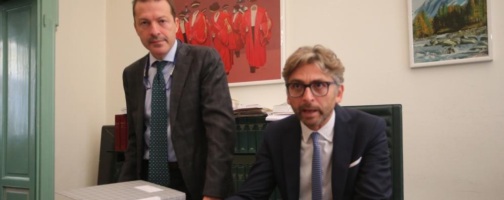 L’ex sindaco Mazza, a destra, con il suo avvocato