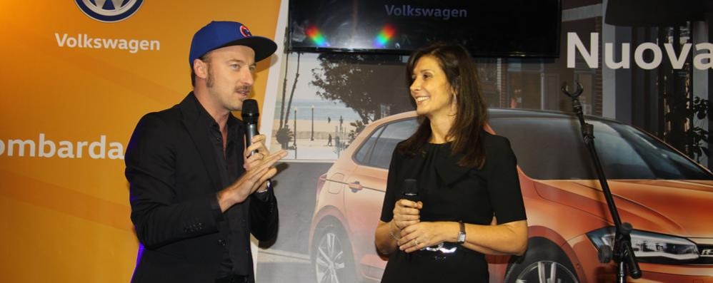 Il cantante Francesco Facchinetti e la Presidente del del Gruppo Lombarda motori Elsa Zannier