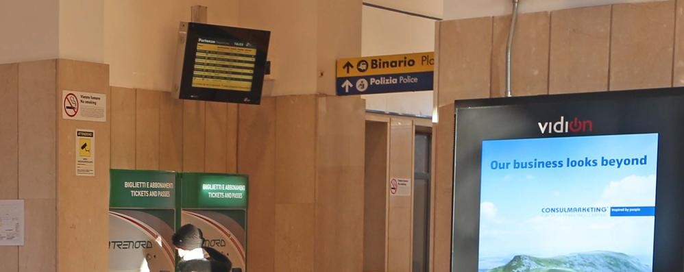 Un monitor della stazione di Monza