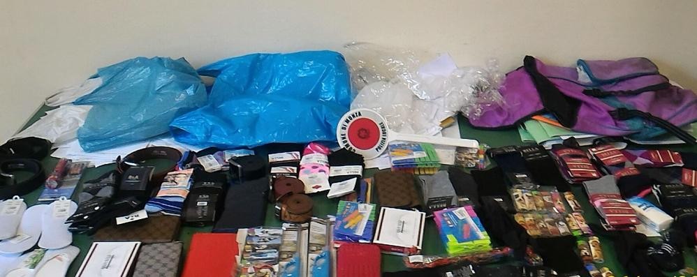 Una parte della merce sequestrata in piazza Castello