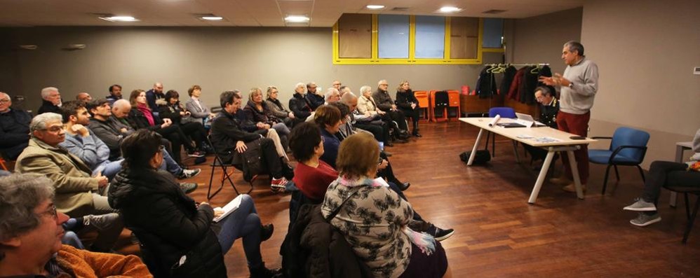 Monza Centro civico Liberta Incontro consulta di quartiere con l’ex assessore Paolo Confalonieri