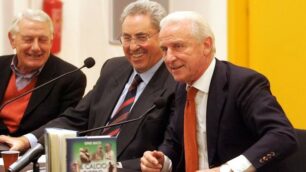 Monza, Gino Bacci (al centro) alla presentazione del suo libro ’Il calcio dietro le quinte’ con mister Trapattoni