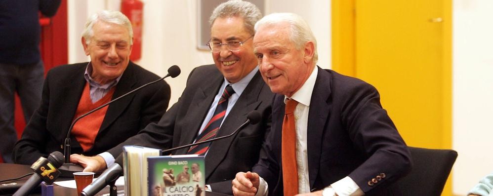 Monza, Gino Bacci (al centro) alla presentazione del suo libro ’Il calcio dietro le quinte’ con mister Trapattoni