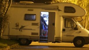 Il camper dove vive la donna
